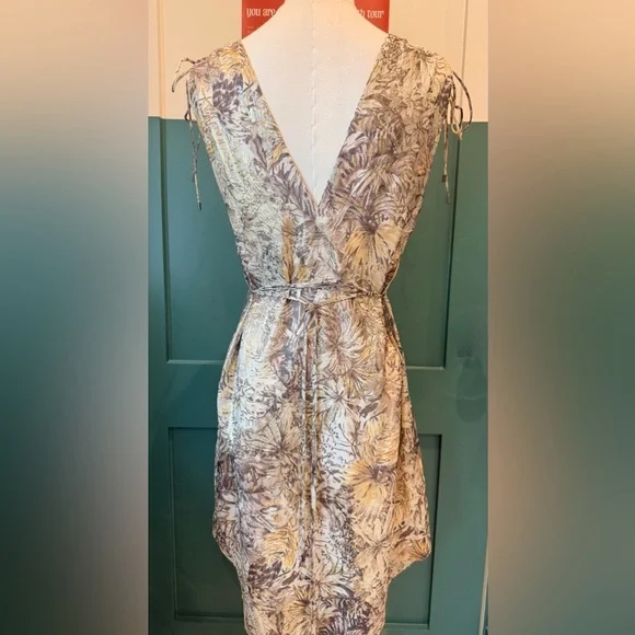 Haute Hippie iridescent dress -gotta see to believe-sexy with gold highlights XS - Picture 7 of 12